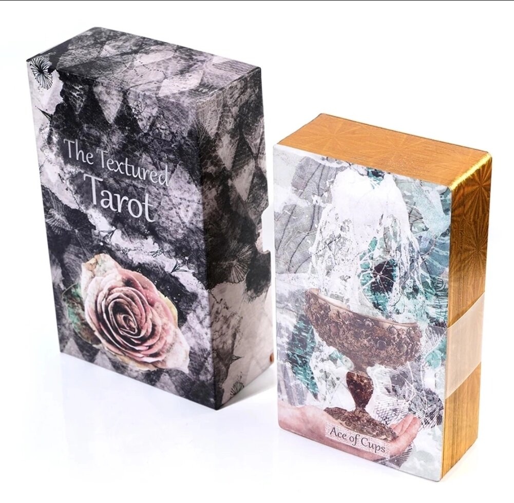 Текстуроване Таро. The Textured Tarot 78 карт з позолотою на зрізі у щільній коробці. Карти Таро.