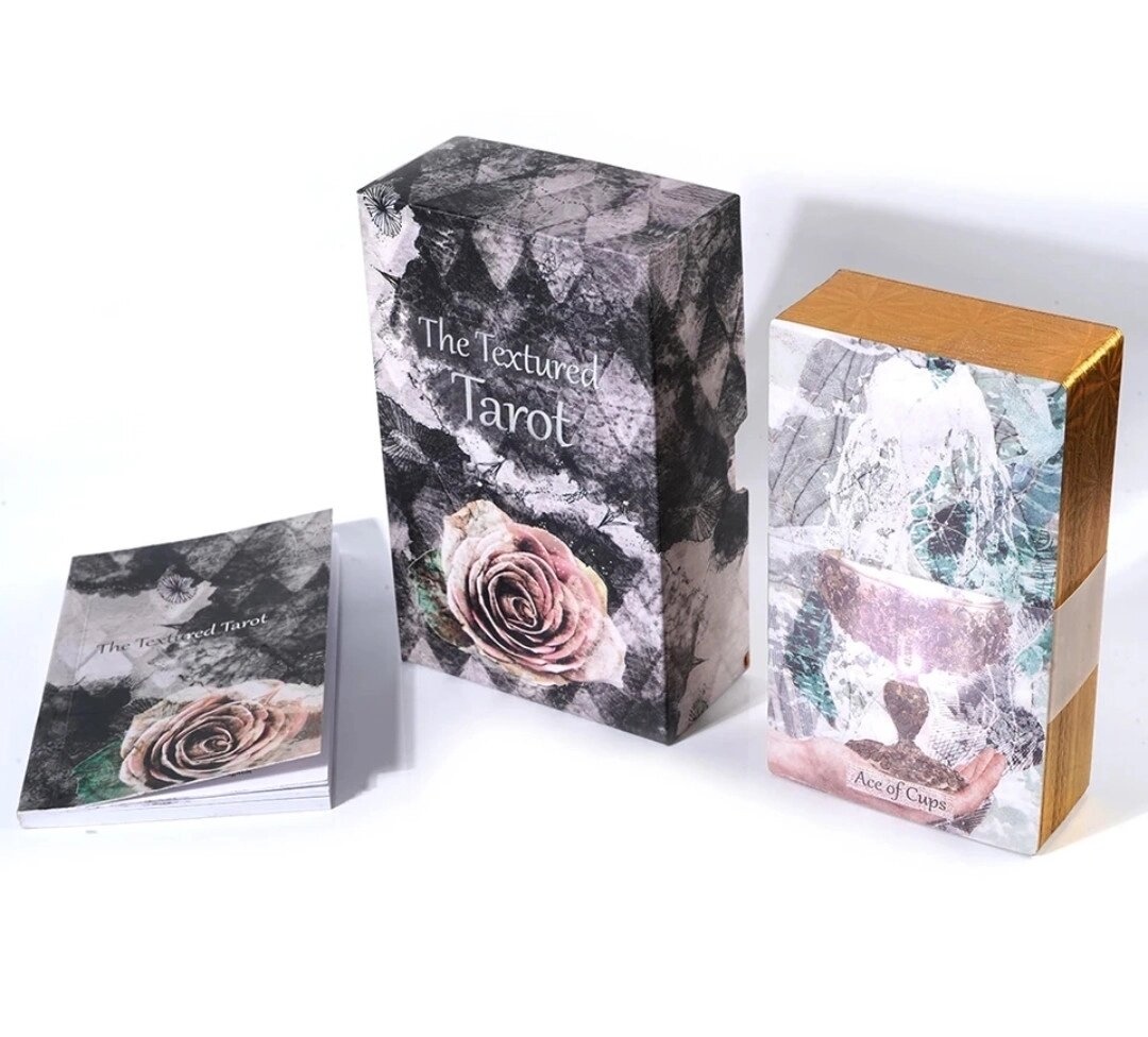Текстуроване Таро. The Textured Tarot 78 карт з позолотою на зрізі у щільній коробці. Карти Таро.